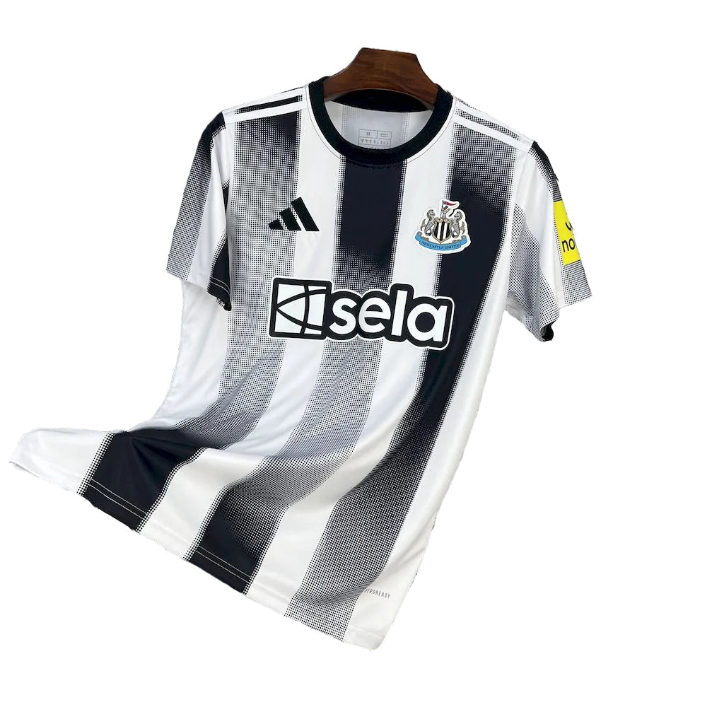 CAMISOLA DO NEWCASTLE 25/26 PRETO E BRANCO